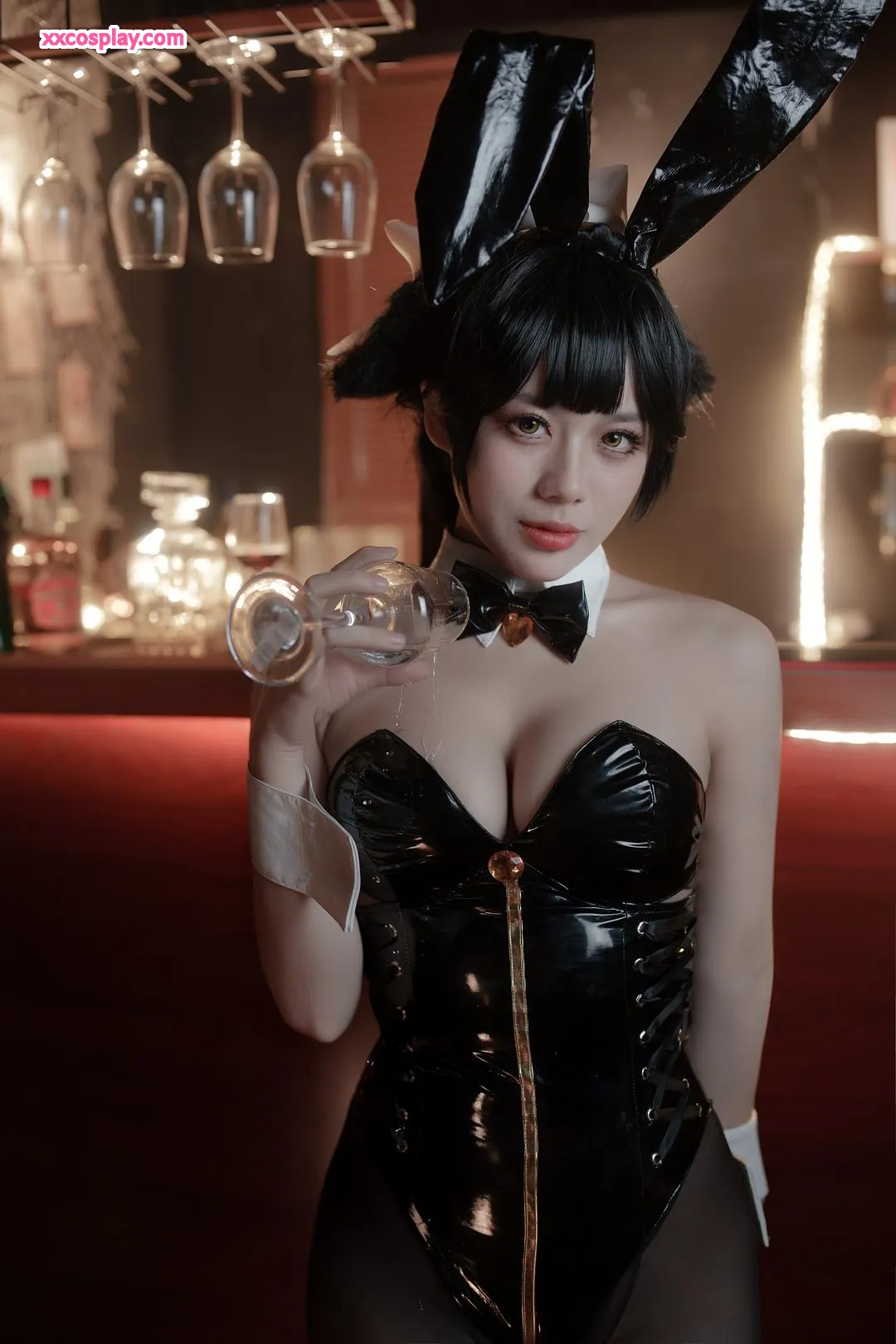 Jiuyan en Takao : Lapine sensuelle d'Azur Lane